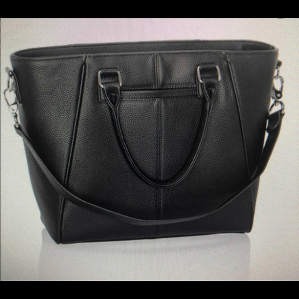 Diamond District - Black Beauty Pebble